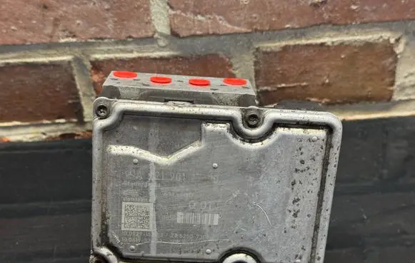 Mercedes-Benz S W221 ABS Pump A2214319512 A2219012700