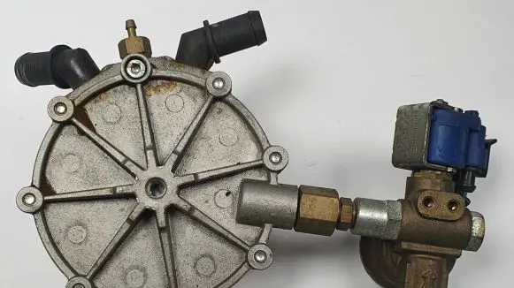 Mercedes-Benz S W220 LP gas reducer 