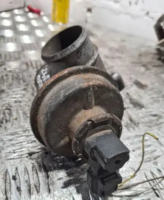 Ford Mondeo Mk III EGR valve 054B04P
