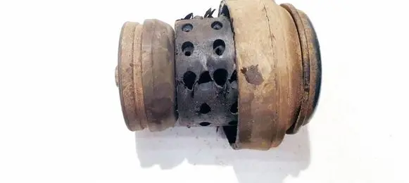 Volkswagen PASSAT B4 Engine mount bracket