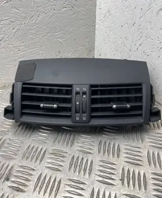 Toyota RAV 4 (XA30) Dashboard air vent grill cover trim 