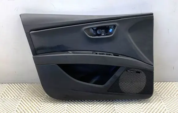 Seat Leon (5F) Front door card panel trim 