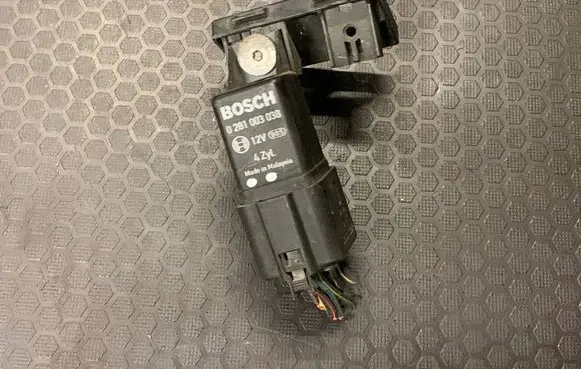 Audi A6 S6 C6 4F Glow plug pre-heat relay 0281003038