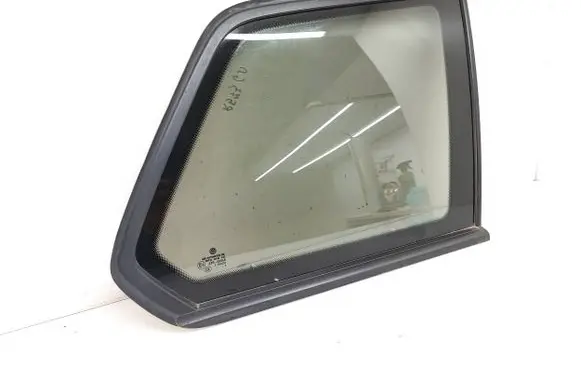 Volkswagen Golf VII Rear side window 5G9845298