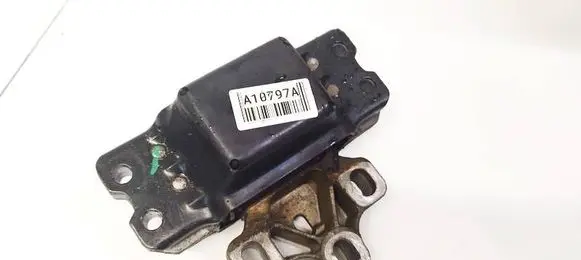 Engine mount bracket