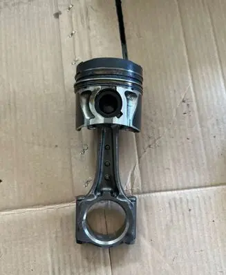 Opel Zafira B Piston with connecting rod P899