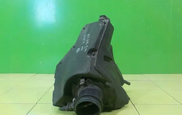 Audi A5 8T 8F Air filter box 8K0133837B