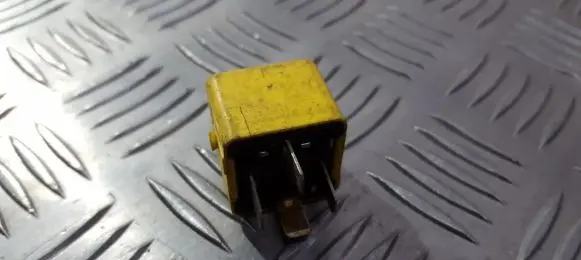 BMW 5 E34 Other relay 61311378301 61.31-1378301
