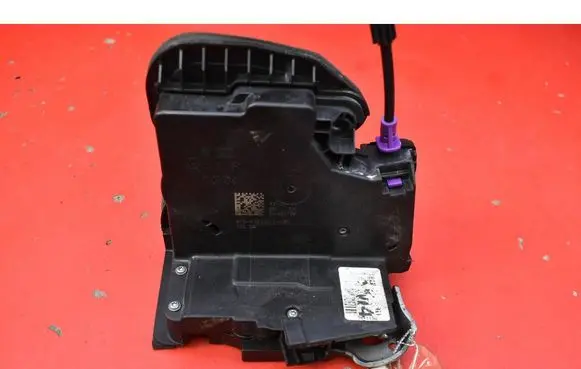 Opel Insignia A Front door lock 13597530