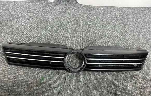 Volkswagen Jetta VI Front grill