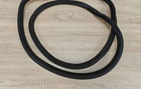 BMW 8 G16 Front door rubber seal 7435437