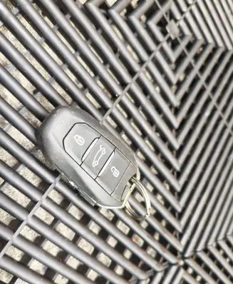 Opel Mokka B Ignition key/card 9837113180 E437123