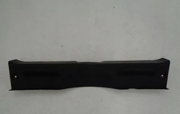 Trunk/boot sill cover protection