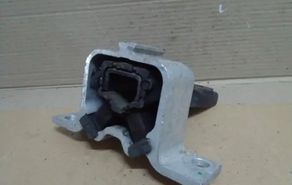 Dacia Logan II Engine mount vacuum valve 