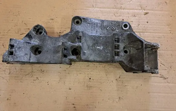 Volkswagen Sharan Engine mounting bracket 045903143C