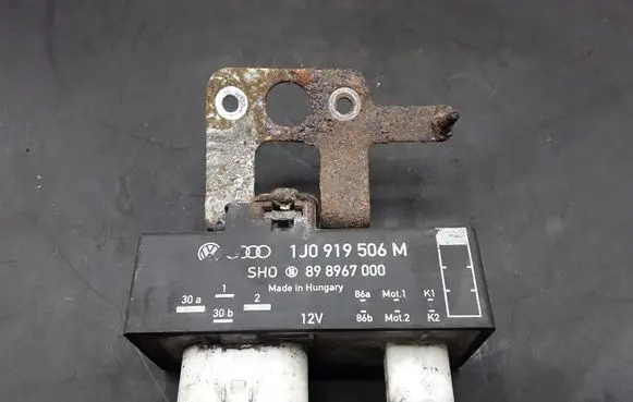 Skoda Fabia Mk1 (6Y) Coolant fan relay 1J0919506M 1J0919506 898967000