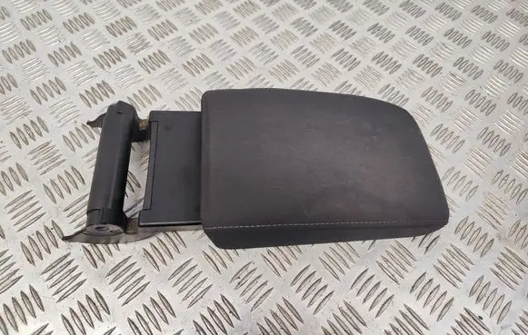 Volkswagen Golf VI Armrest 