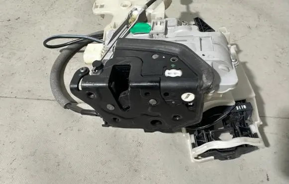 Porsche Cayenne (92A) Front door lock 8J1837016B 95853186700 95853108500