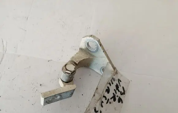 Volkswagen PASSAT B6 Front door upper hinge 3C0831401D