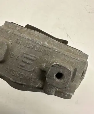 Land Rover Discovery Sport Engine mount bracket Tr8070m18