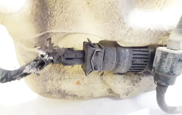 Opel Vectra B Windscreen/windshield washer pump 