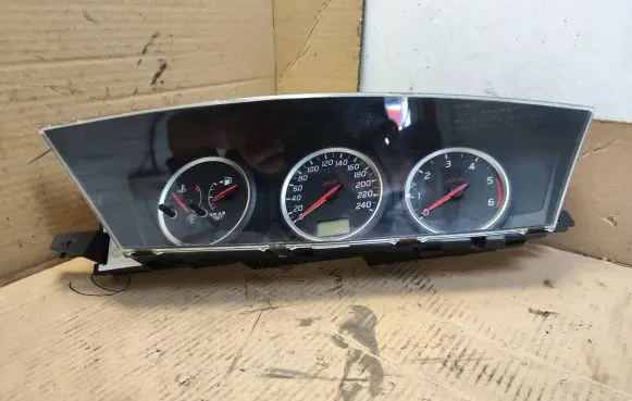 Nissan Primera Speedometer (instrument cluster) AV619 2637161