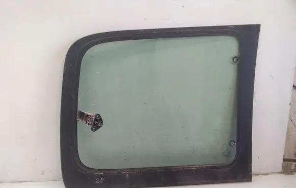 Peugeot Partner Rear side window 43R000112