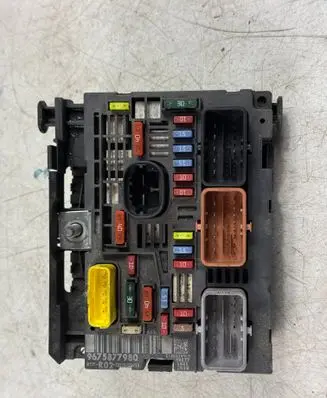 Peugeot 3008 I Fuse box set 9675877980