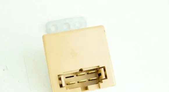Mitsubishi Pajero Oil pressure relay MD369969