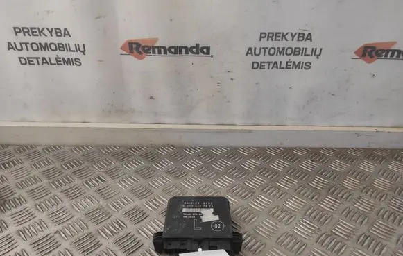 Mercedes-Benz E W210 Door control unit/module 2108207526