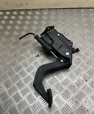 Volkswagen Crafter Clutch pedal 1036776
