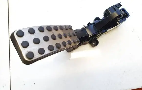 Mercedes-Benz B W245 Accelerator throttle pedal 91736020 a1693000904