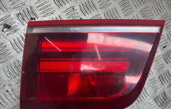 Tailgate rear/tail lights