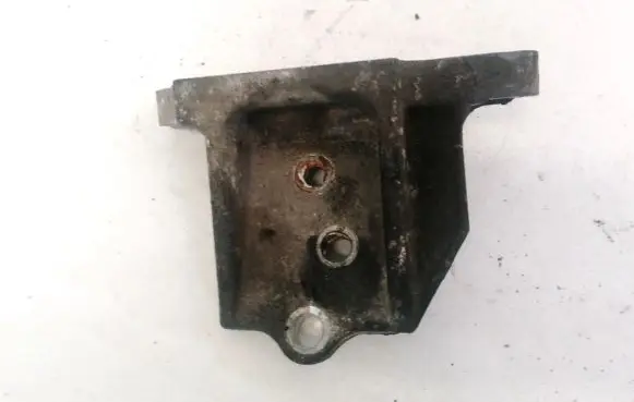 Nissan X-Trail T30 Engine mounting bracket