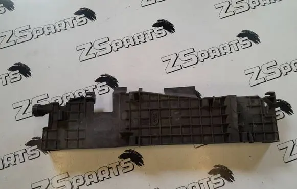 Land Rover Range Rover L322 Radiator mount bracket Pcn50060