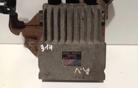 Toyota Auris 150 Fuel injection control unit/module 8987120070