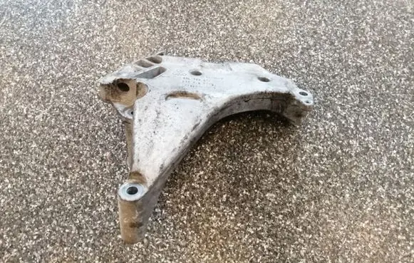 Volkswagen Golf VI Engine mounting bracket 03L199207