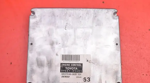 Toyota Avensis Verso Engine control unit/module ECU 89661-05631