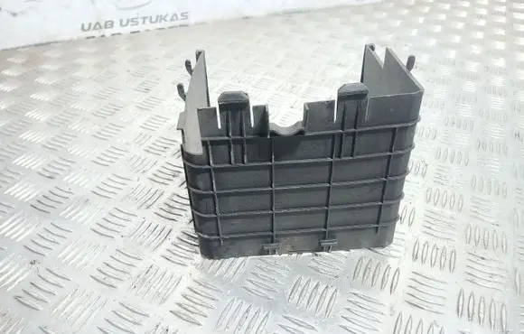 Volkswagen PASSAT B7 Battery box tray cover/lid 3C0915335