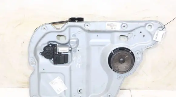 Volkswagen Touran I Rear window lifting mechanism without motor 915048-400