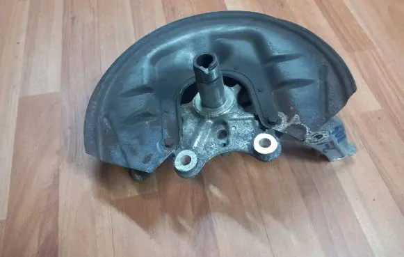 Rear wheel hub spindle/knuckle