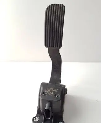 Mercedes-Benz V Class W447 Accelerator throttle pedal A9063000304 A01326 0280755025