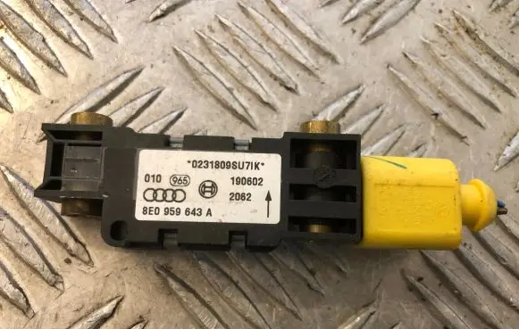 Audi A6 S6 C5 4B Airbag deployment crash/impact sensor 8E0959643A 190602 0231809SU71K