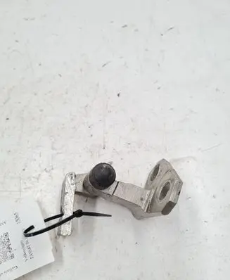Volkswagen PASSAT B6 Rear door upper hinge 3C4833402C