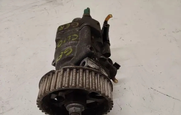 Renault Megane II Fuel injection high pressure pump 8200057346