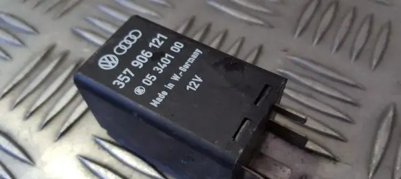 Volkswagen PASSAT B3 Other relay 357906121 05340100