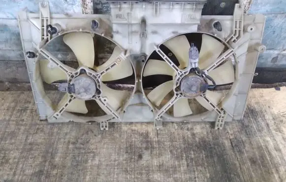 Mazda 6 Radiator cooling fan shroud