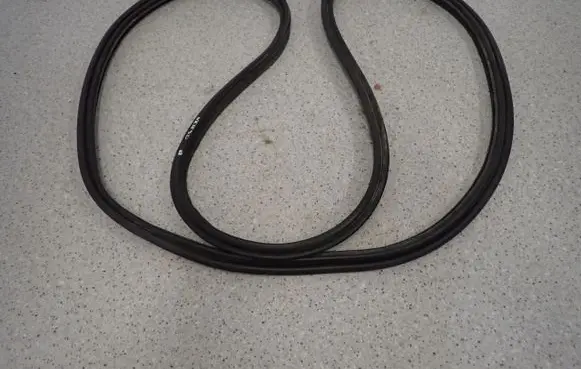 Toyota Verso Rubber seal front door (on door) DT013410-0410