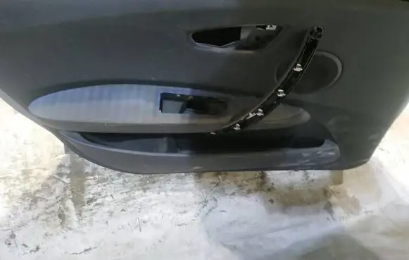 BMW 1 E81 E87 Front door card panel trim