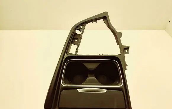 Cup holder front